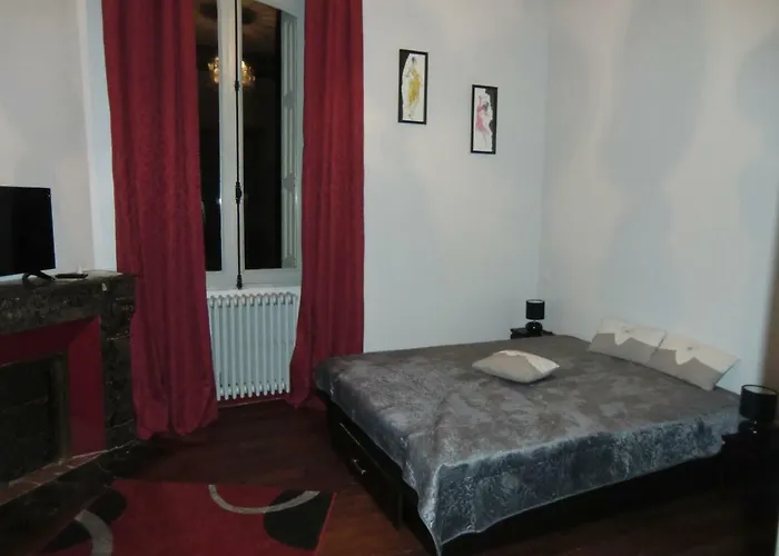 Chateau De Pile - Bed & Breakfast