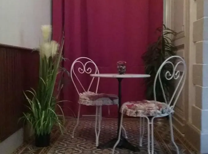 Chateau De Pile - Bed & Breakfast *